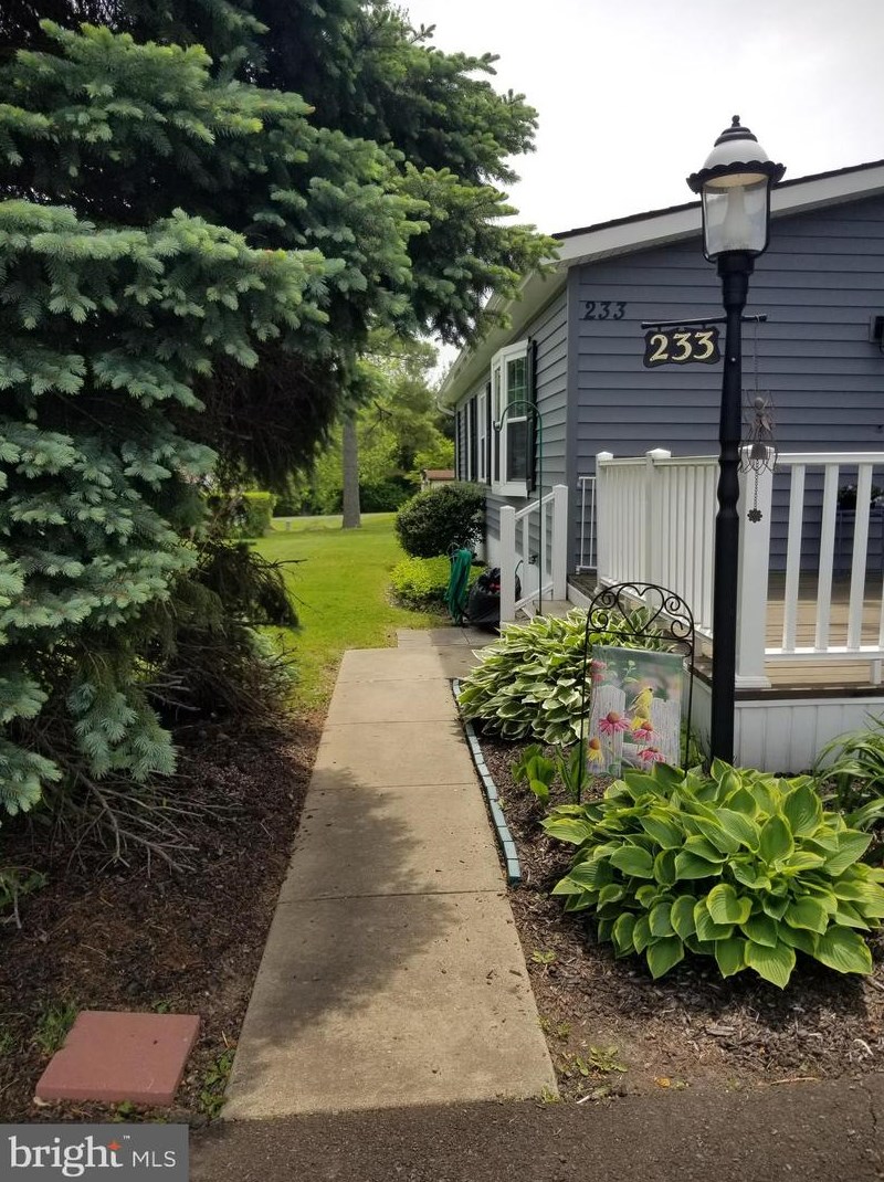 233 Cherrywood Ct, North Wales, PA 19454