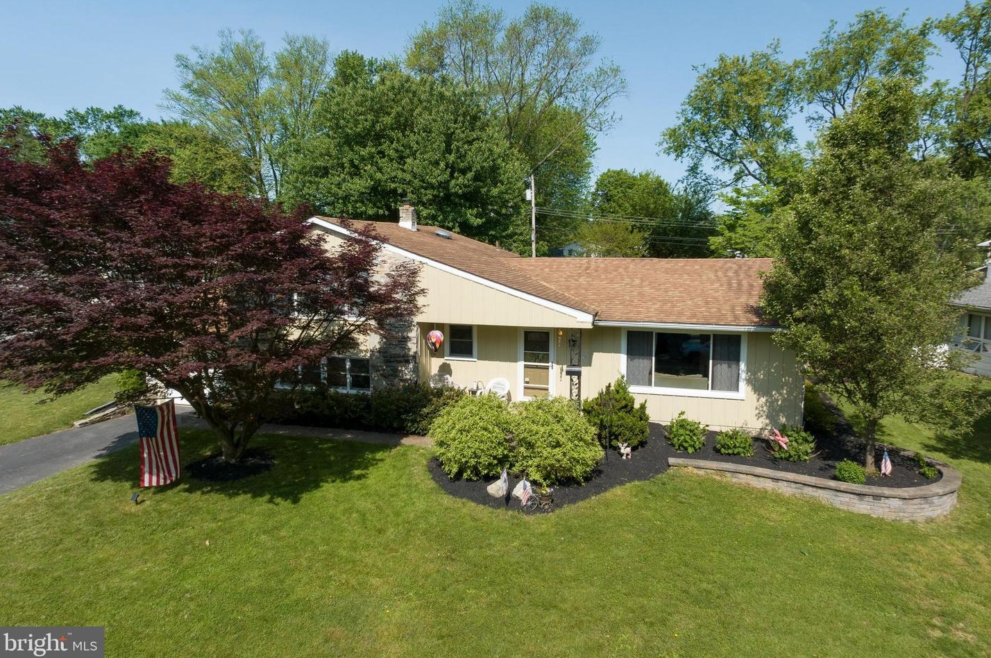 2170 Geoffrey Dr, Willow Grove, PA 19090
