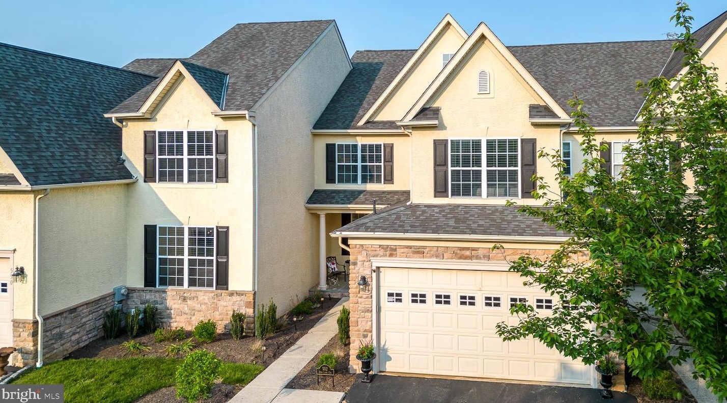 552 Deer Lake Cir, Blue Bell, PA 19422