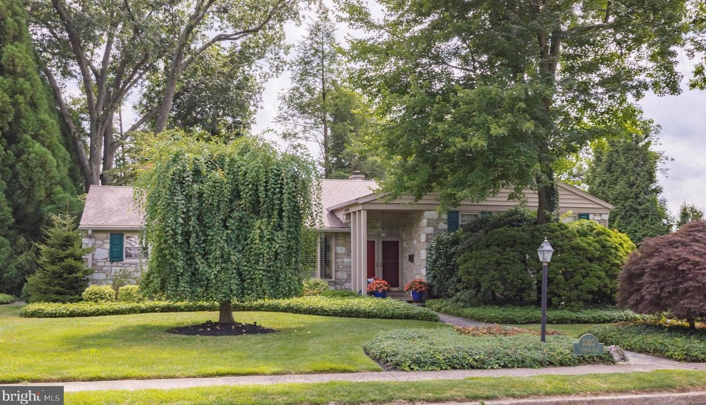 1080 Squirrel Rd, Meadowbrook, PA 19046-3927