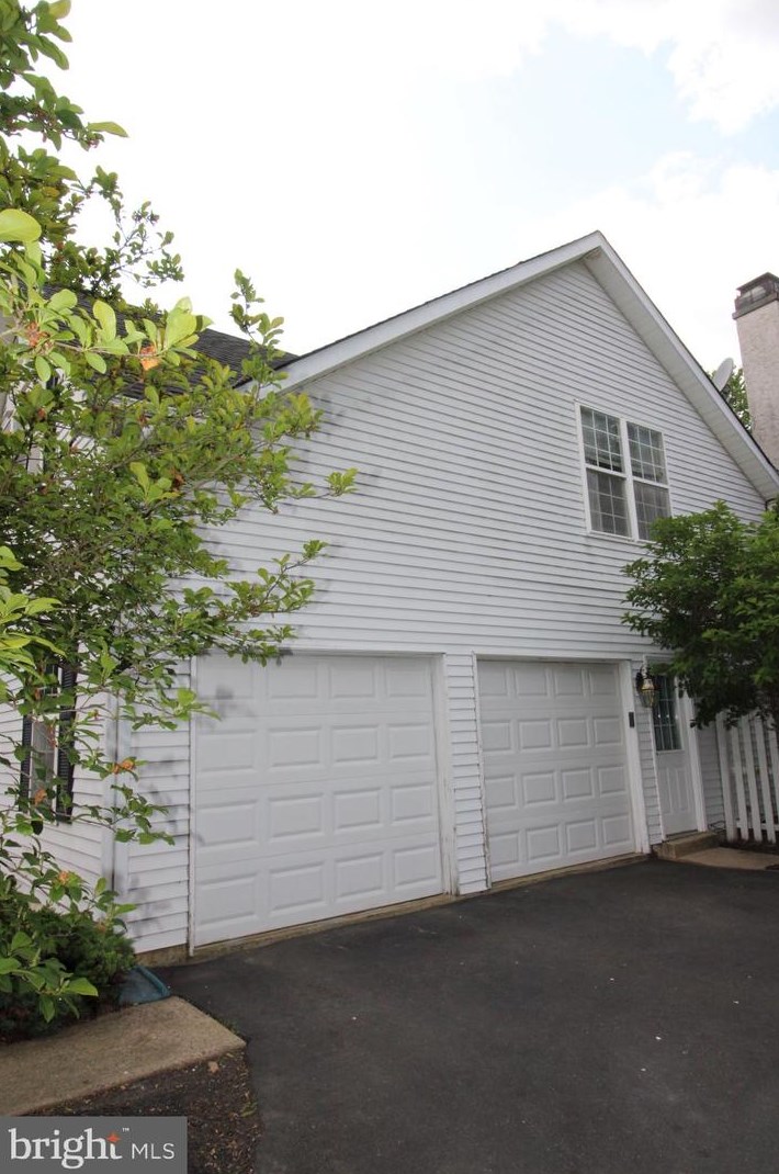 101 Gordon Ln, North Wales PA  19454-4277 exterior