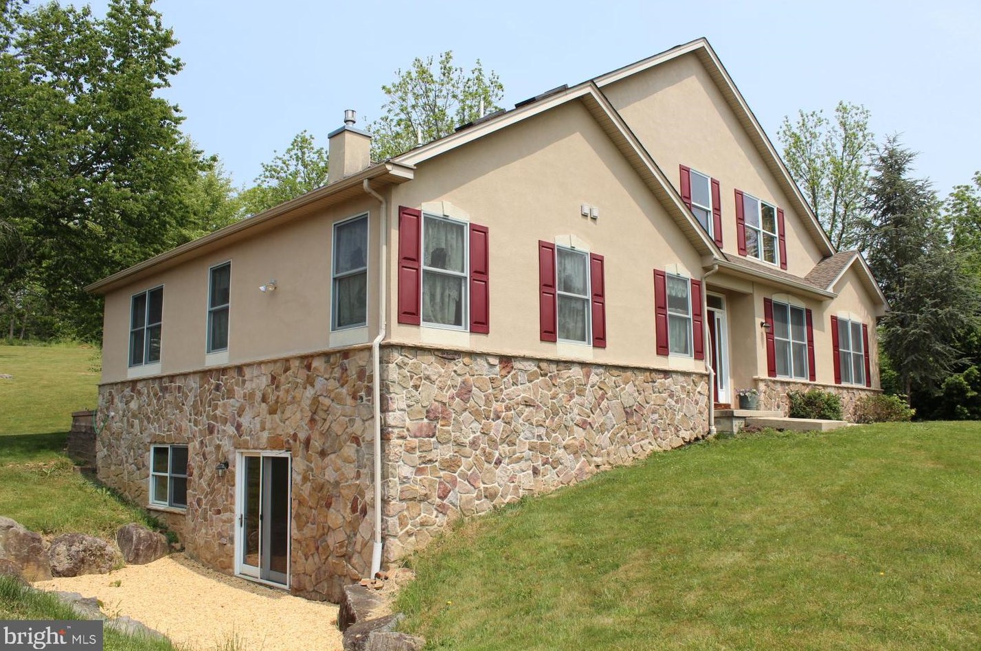 1045 Magazine Rd, Green Lane, PA 18054