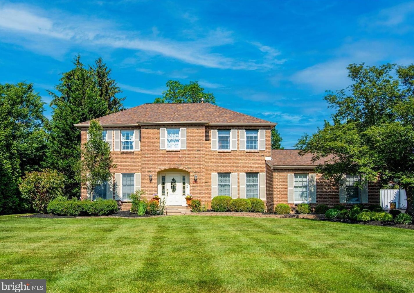 105 Trotter Ln, North Wales, PA 19454-1816