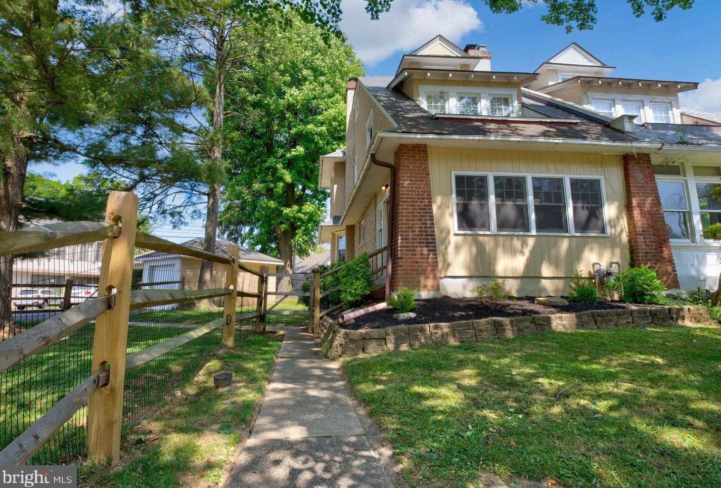 619 Washington Ln, Meadowbrook, PA 19046-3212