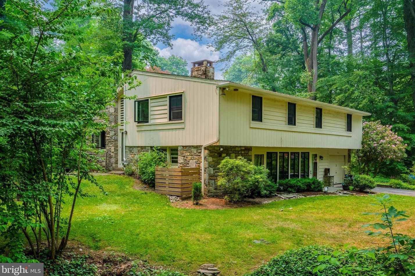 982 Dale Rd, Meadowbrook, PA 19046-2514