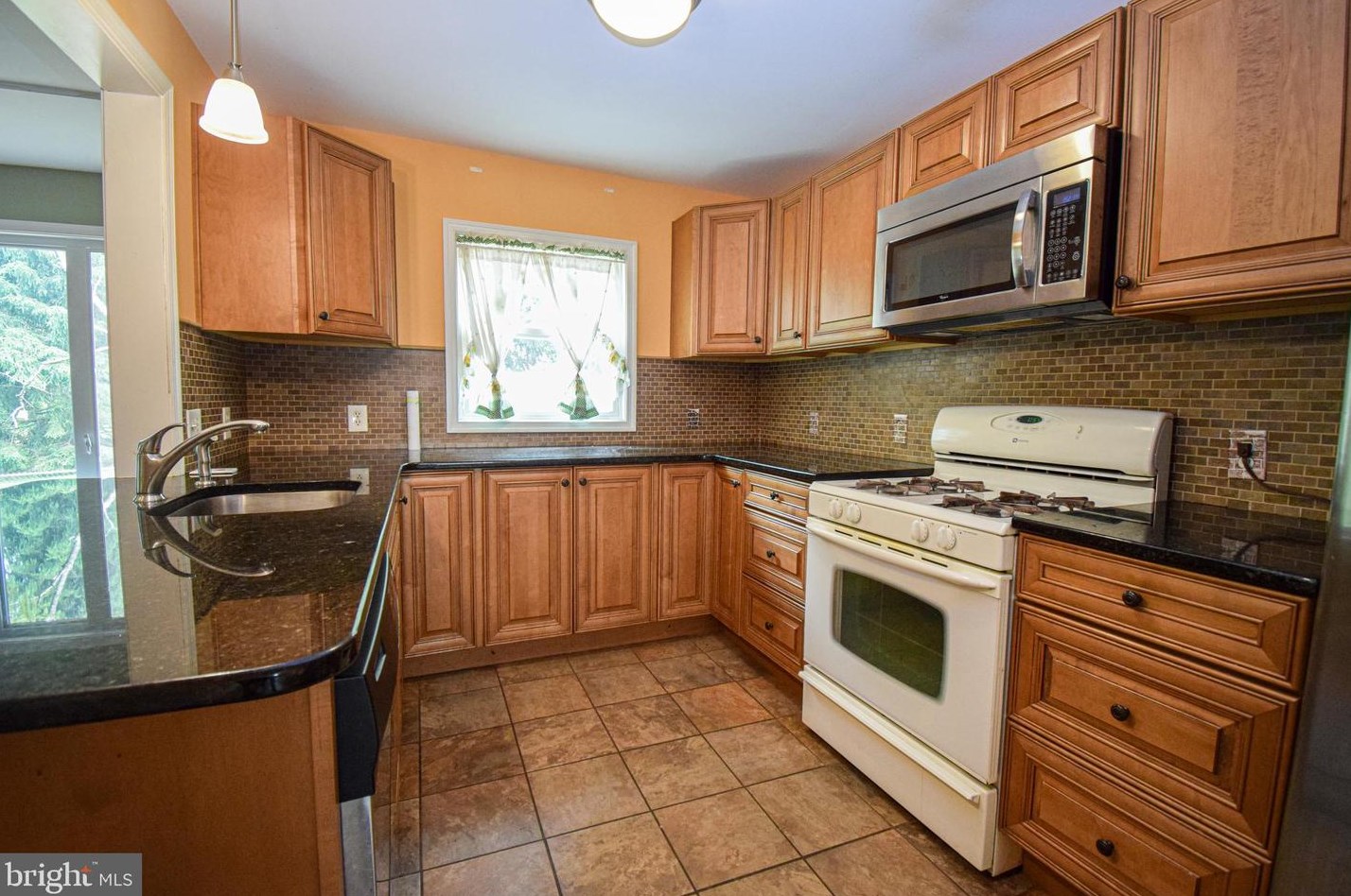 1045 Ryans Cir, Ardsley, PA 19038-1938