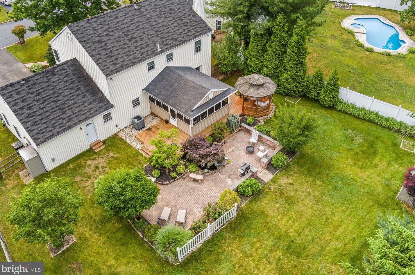 2148 Reindeer Ct, Gilbertsville, PA 19525