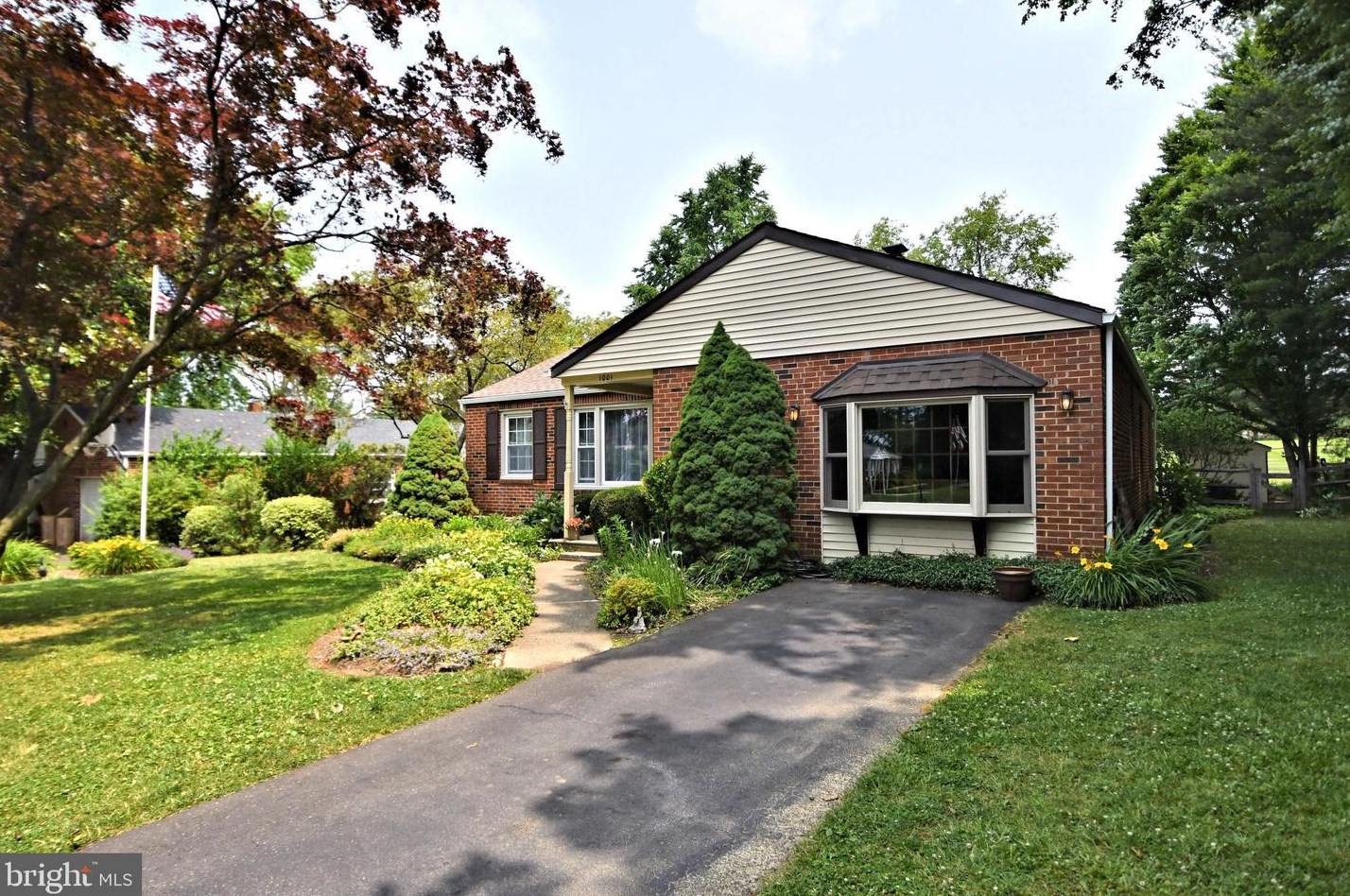 1001 Edann Rd, Oreland, PA 19075-2103
