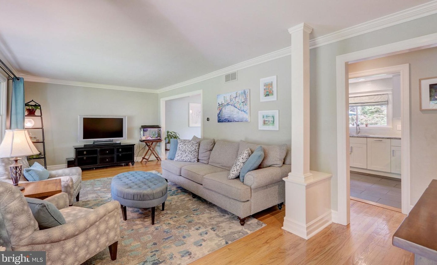82 Tee Rd, Oreland, PA 19075
