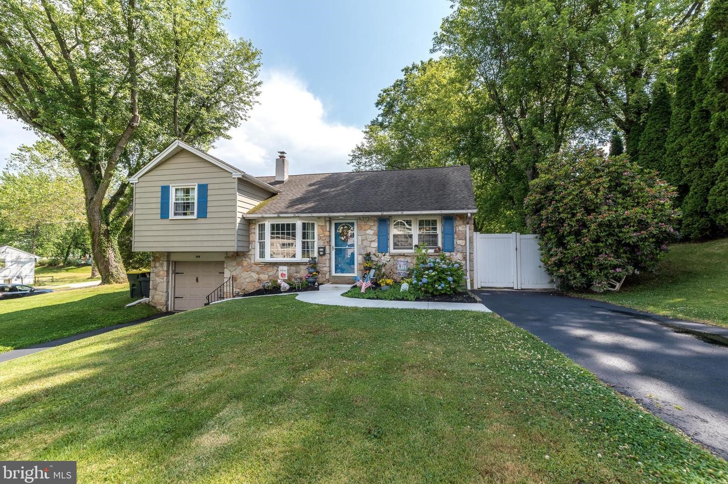 209 Limestone Ln, Willow Grove, PA 19090