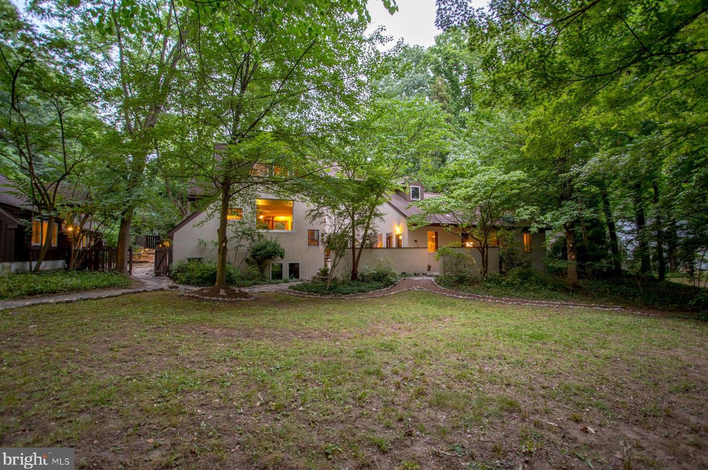 1231 School Ln, Meadowbrook, PA 19046-1418