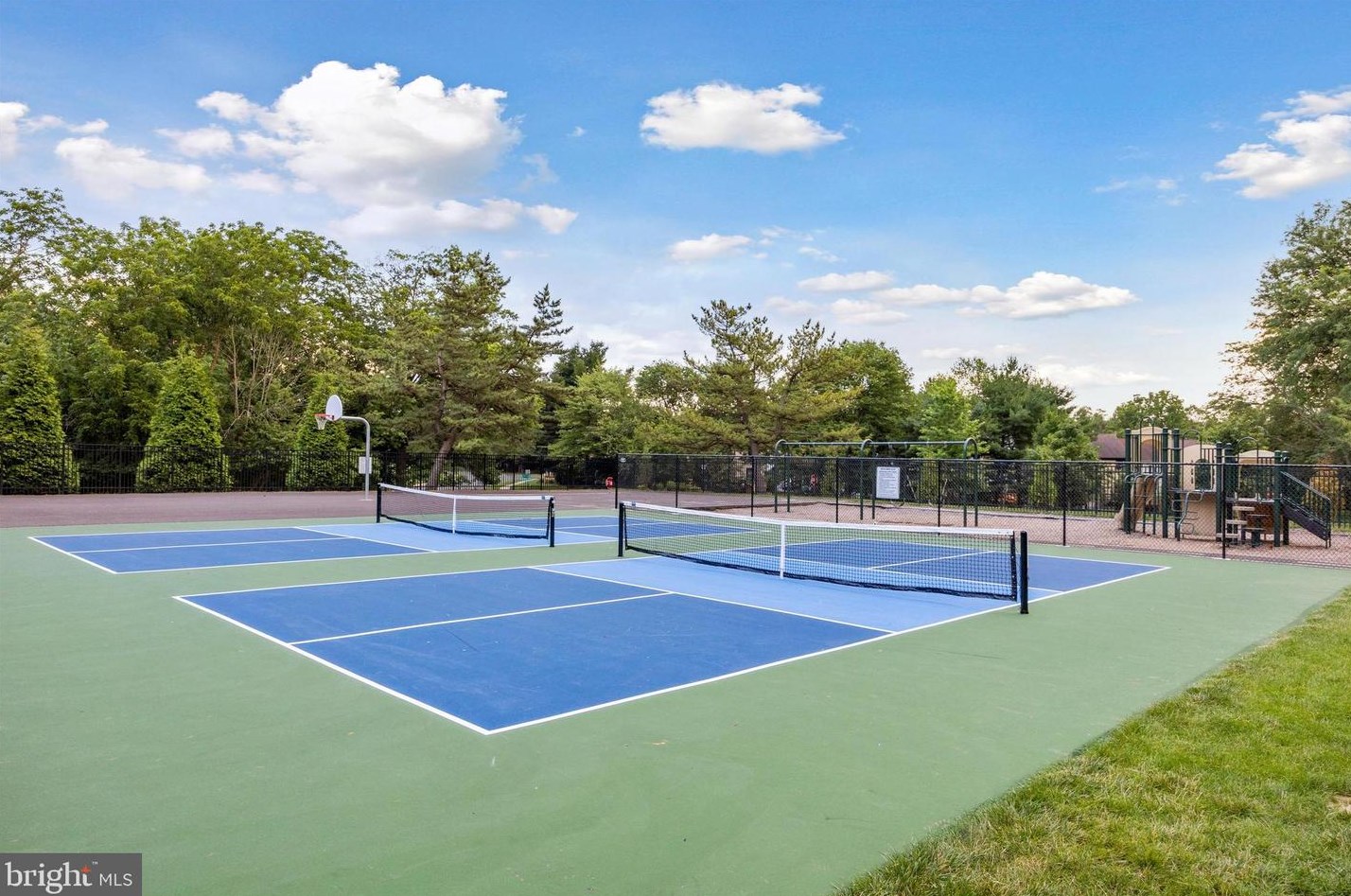 408 Livingston Ct, North Wales PA 19454-1030 exterior