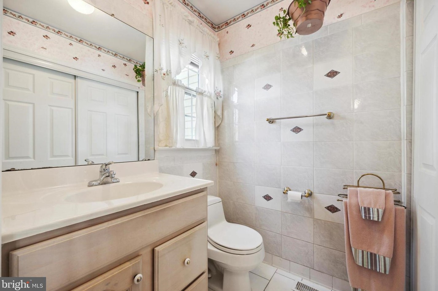 408 Livingston Ct, North Wales PA 19454-1030 exterior