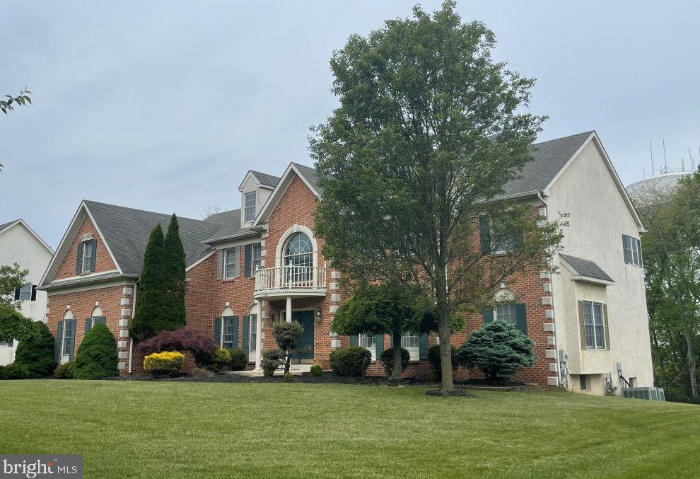 1379 Landis Dr, North Wales, PA 19454-1330
