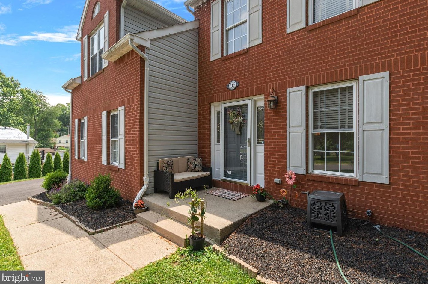 642 Meadow Rd, Huntingdon Valley, PA 19006