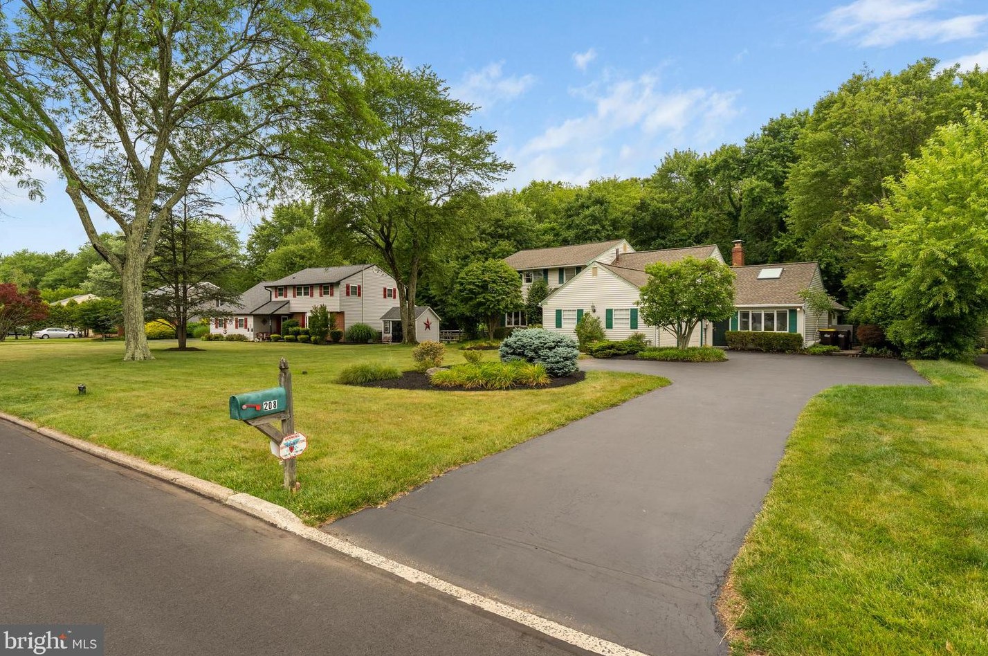 208 Hemlock Dr, North Wales, PA 19454-1727