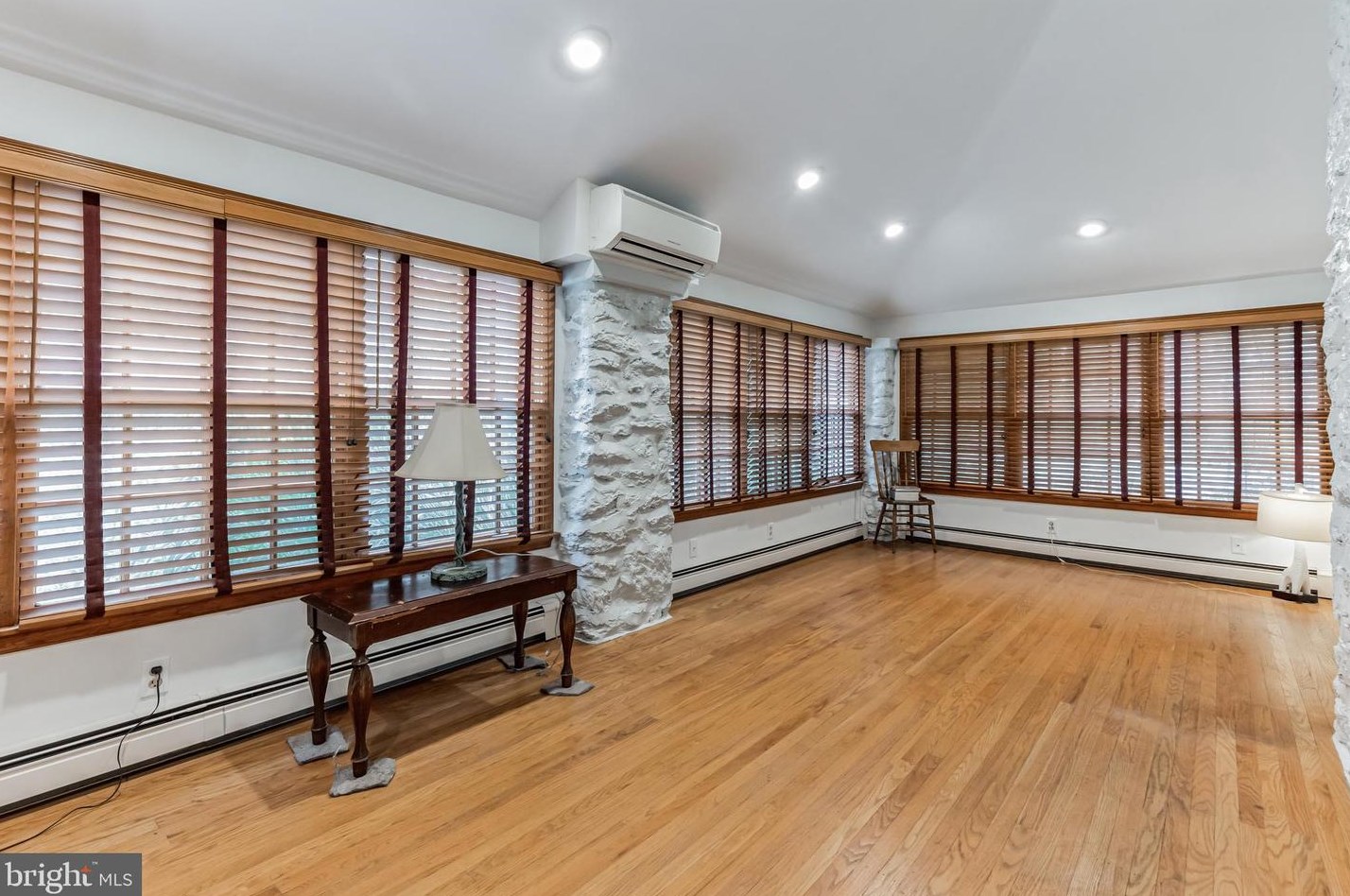 200 Smt Ave, Meadowbrook PA 19046-3110 exterior