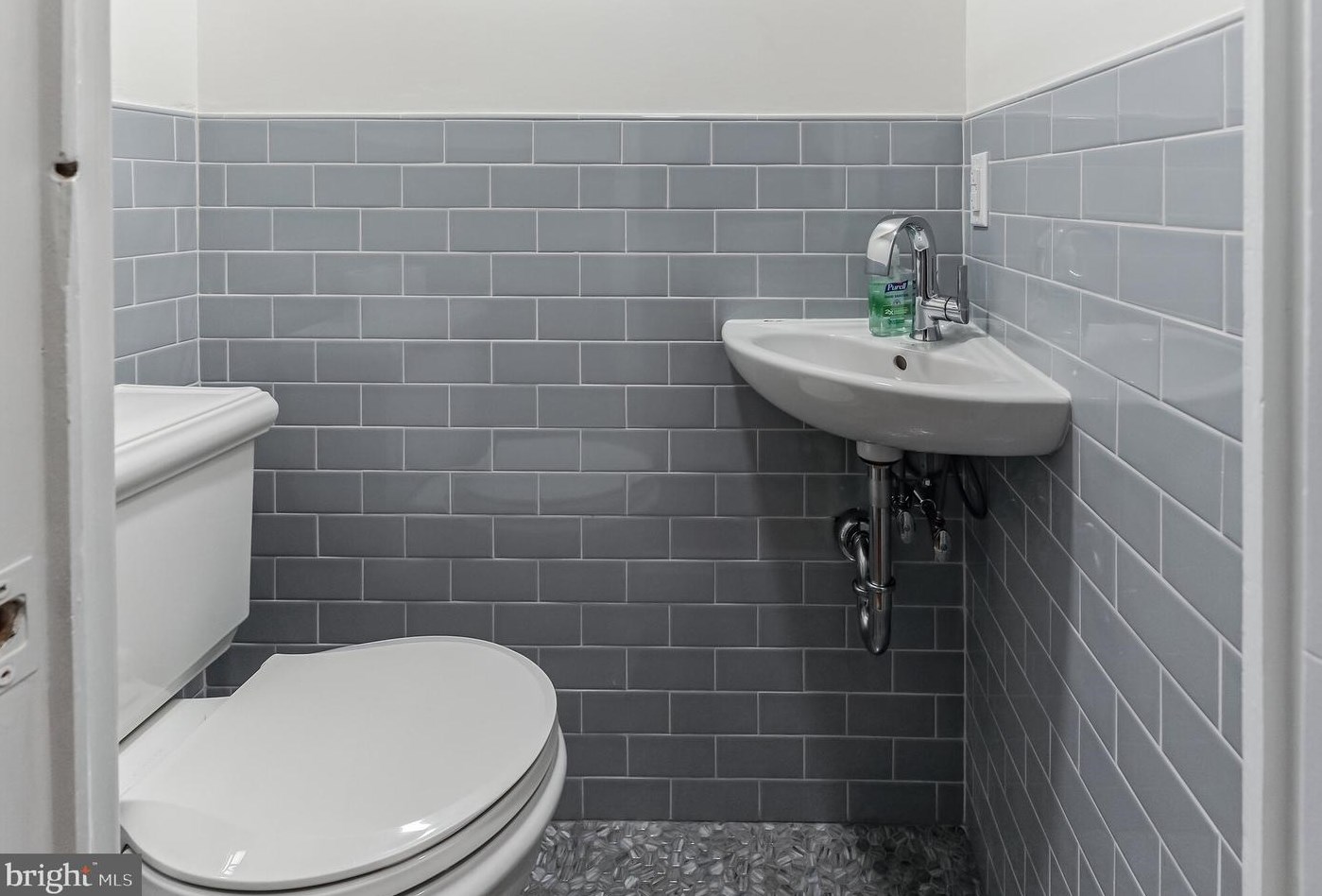 200 Smt Ave, Meadowbrook PA 19046-3110 exterior