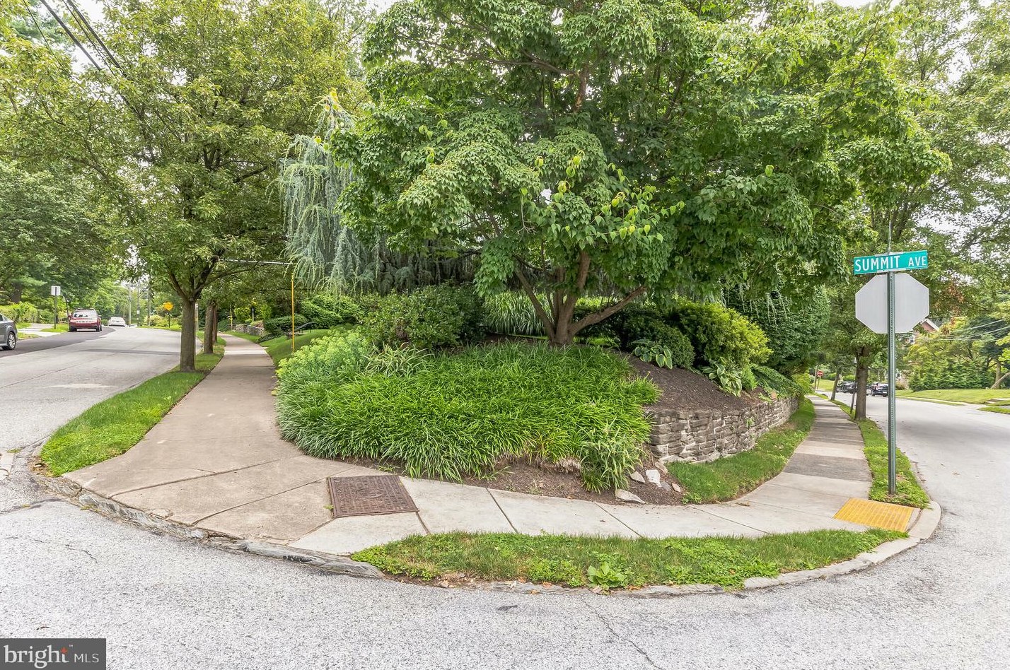 200 Smt Ave, Meadowbrook PA 19046-3110 exterior