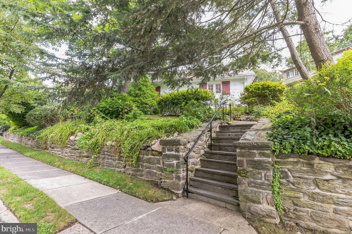 200 Smt Ave, Meadowbrook PA 19046-3110 exterior