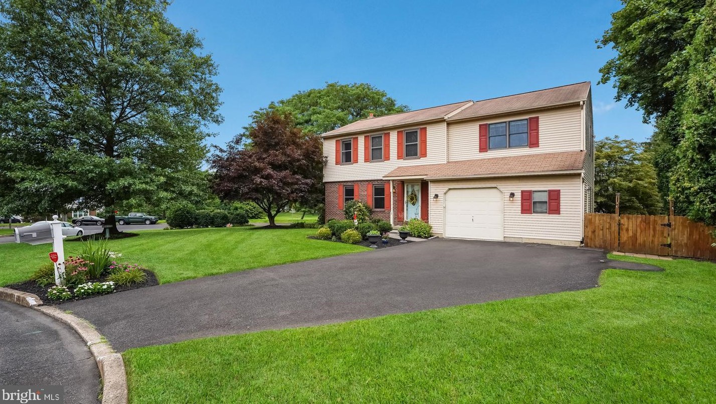 2 Chowning Cir, Horsham, PA 19044-1023