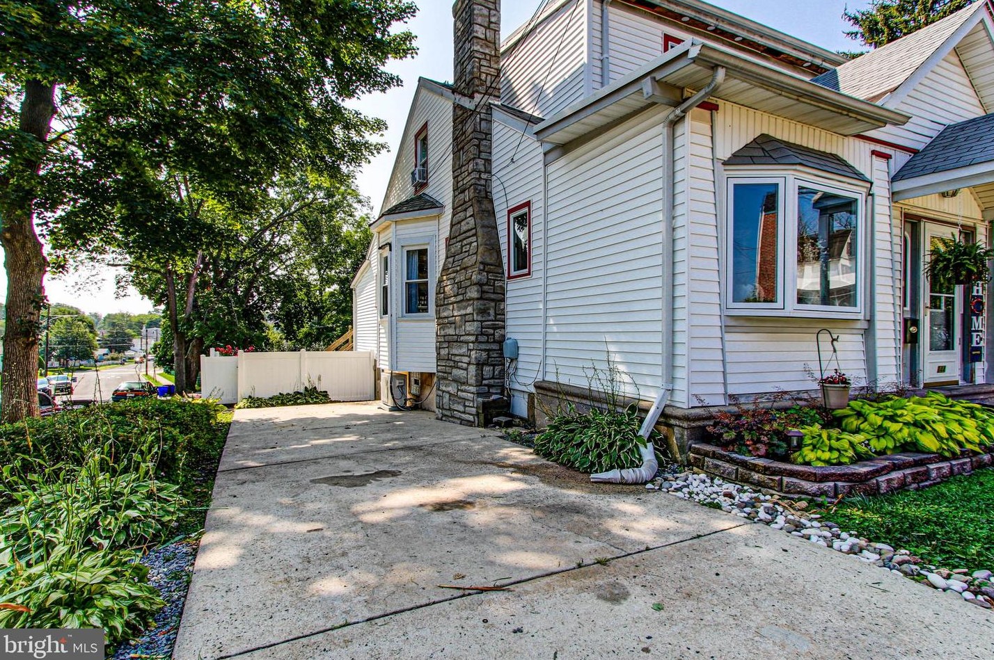 144 Sylvania Ave, Meadowbrook, PA 19046-4274