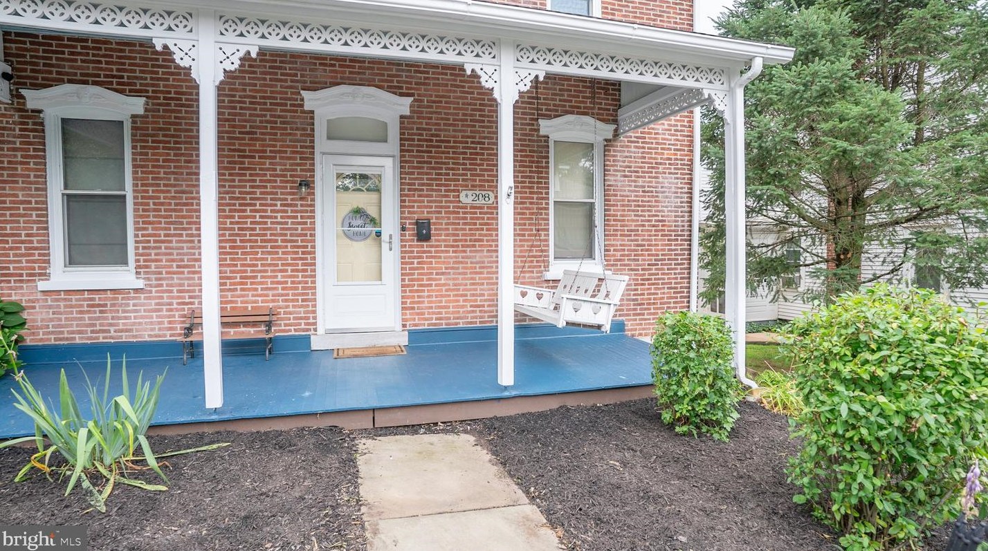 208 3rd St, East Greenville, PA 18041-1604