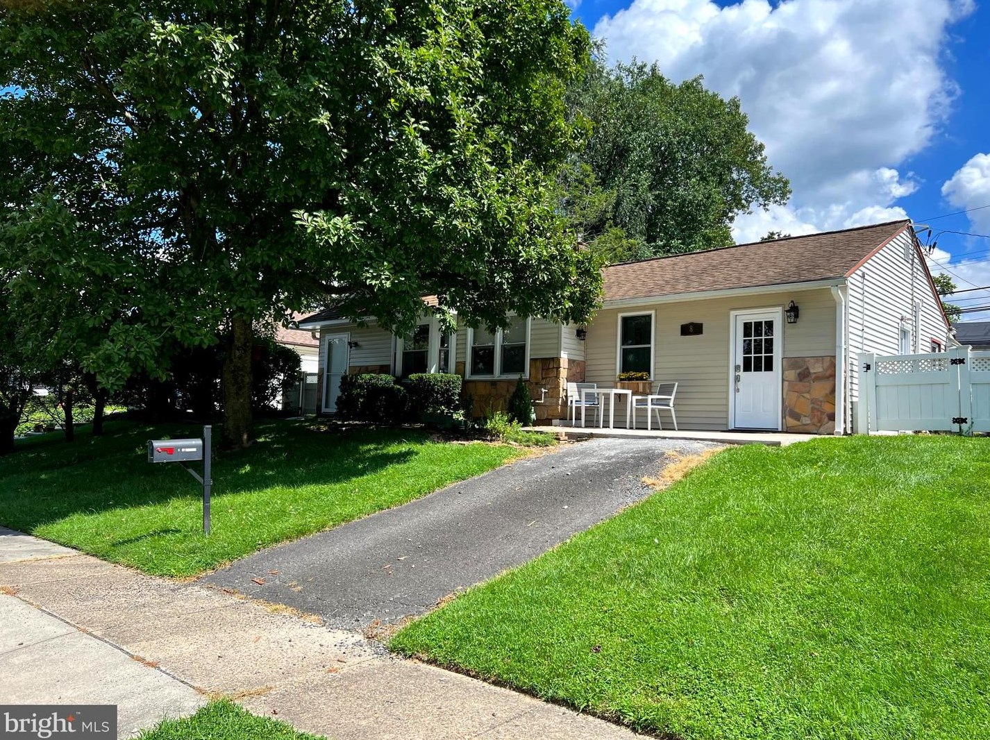 8 Wyndmoor Dr, Ardsley, PA 19038