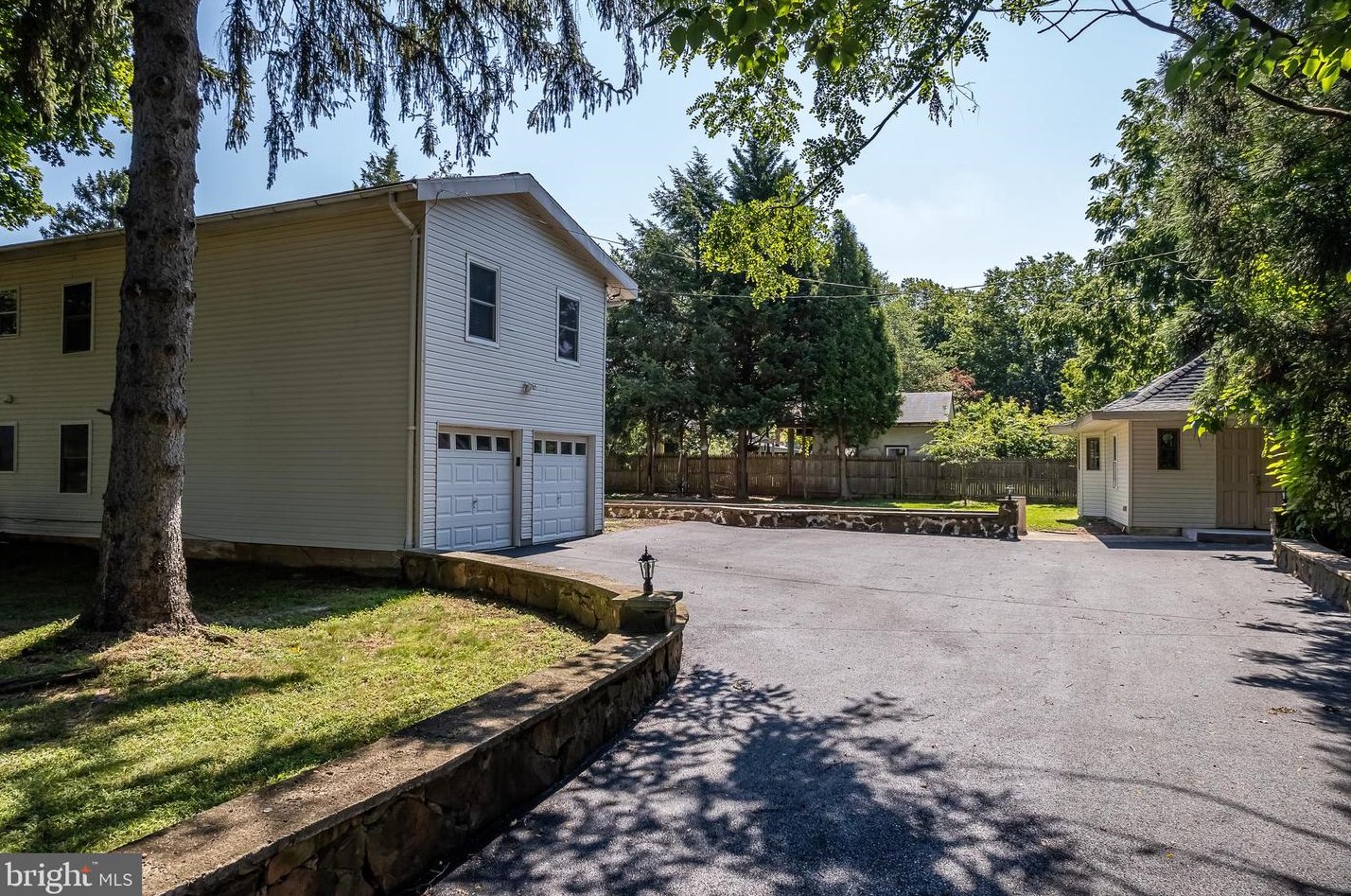 102 Weber Rd, North Wales PA  19454-2230 exterior
