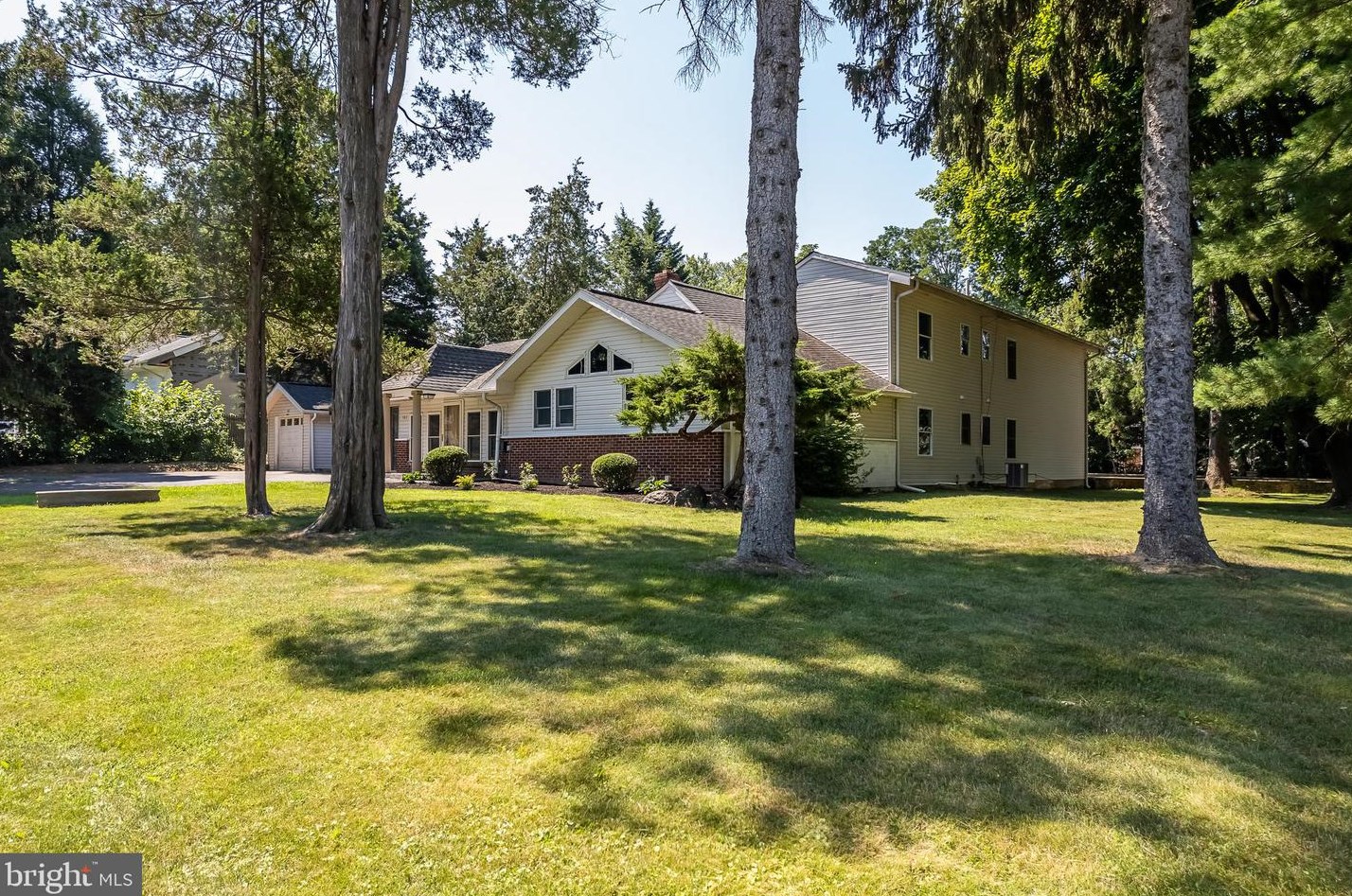 102 Weber Rd, North Wales PA  19454-2230 exterior