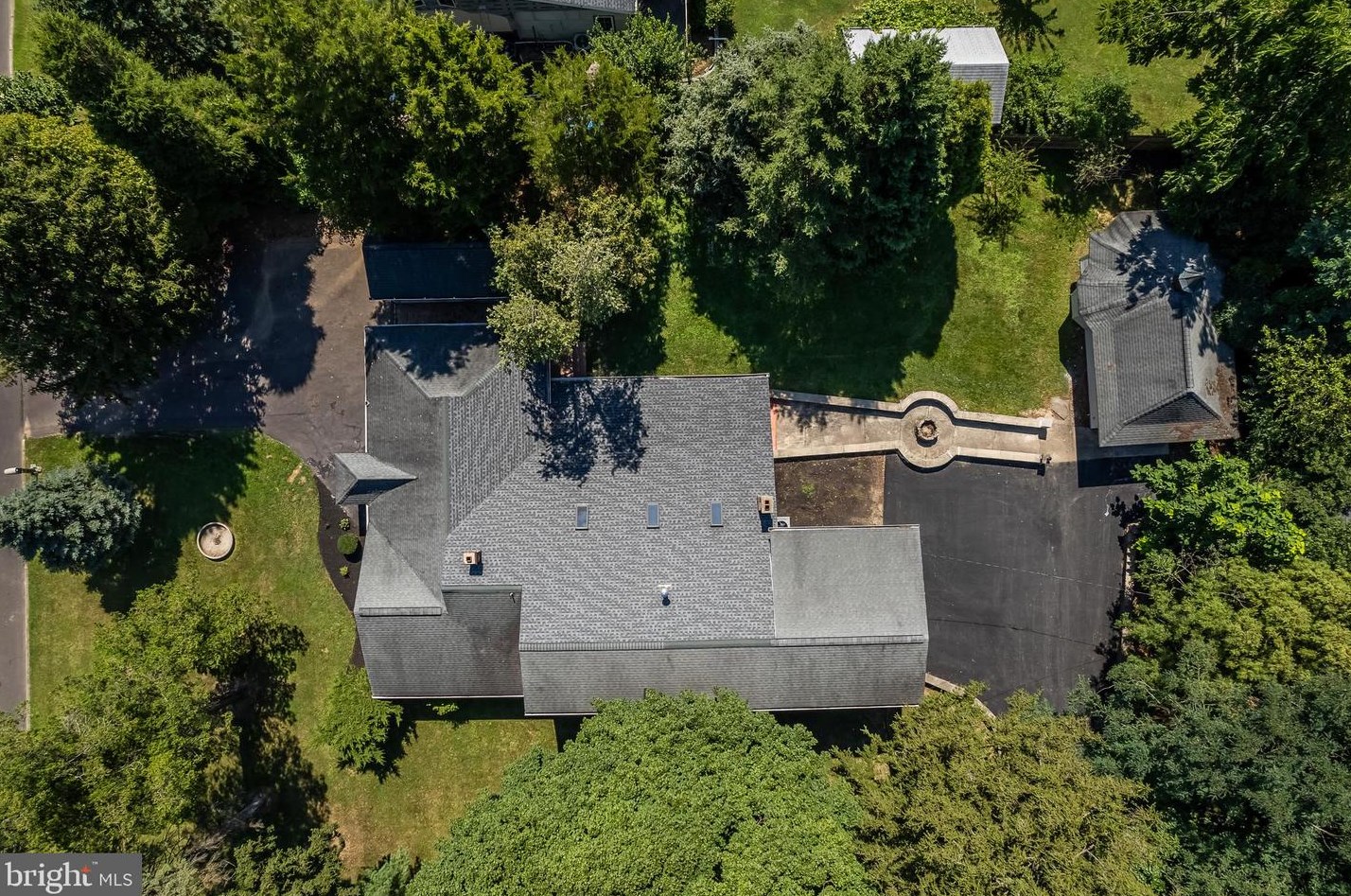 102 Weber Rd, North Wales PA  19454-2230 exterior