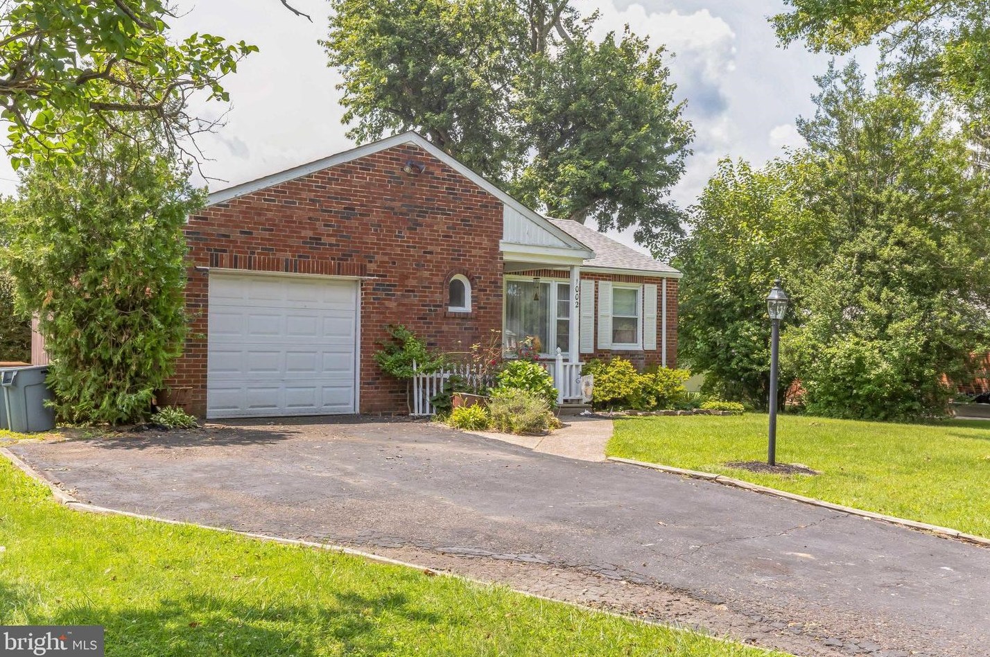 1002 Edann Rd, Oreland, PA 19075-2309