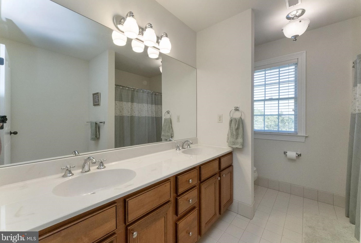 101 Gift Cir, North Wales PA 19454-1217 exterior