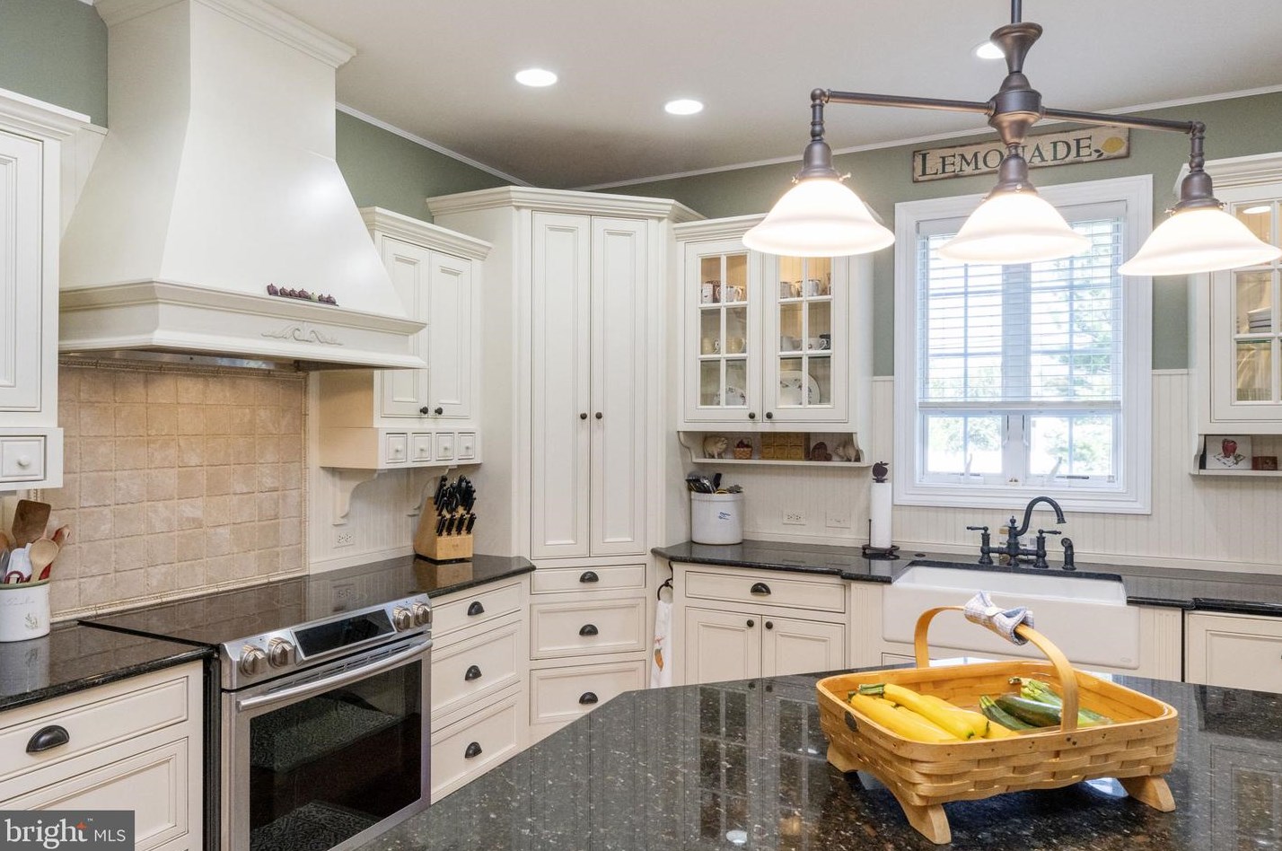 101 Gift Cir, North Wales PA 19454-1217 exterior