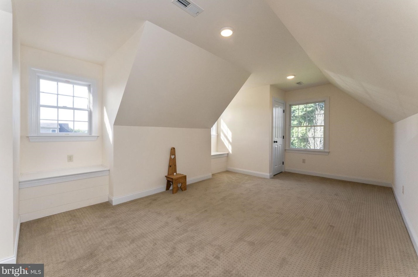 101 Gift Cir, North Wales PA 19454-1217 exterior