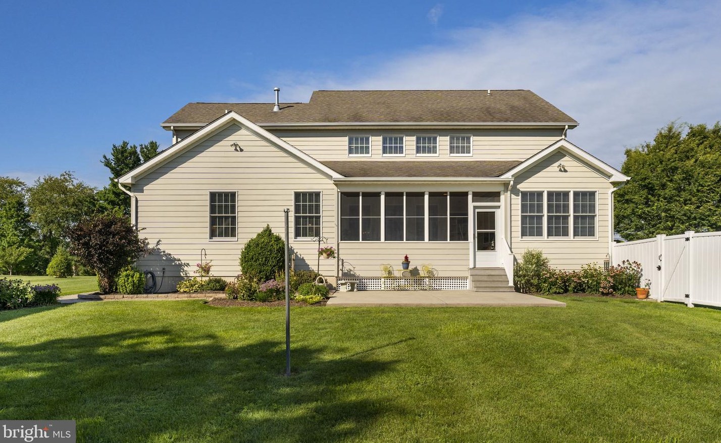 101 Gift Cir, North Wales PA 19454-1217 exterior