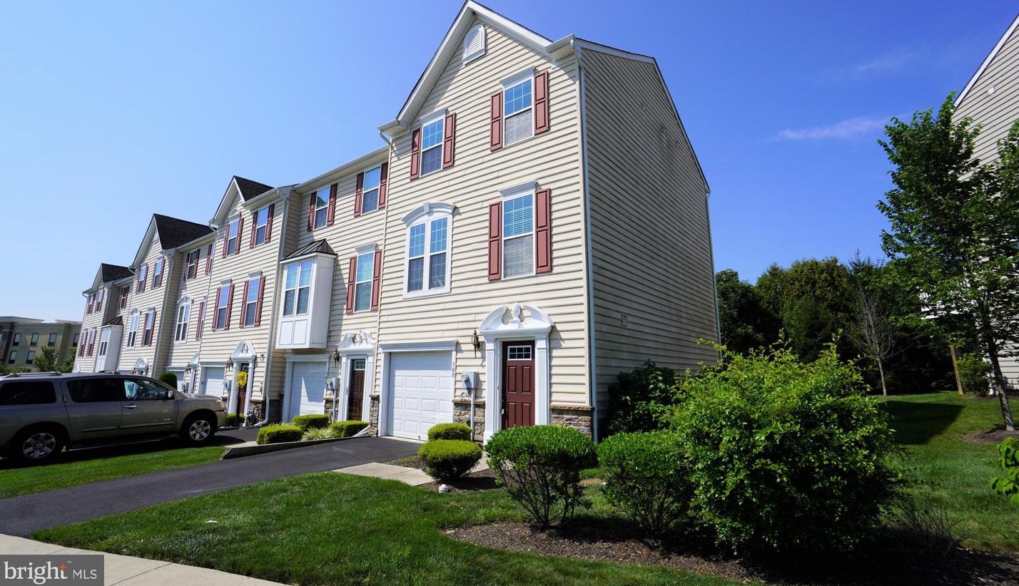 900 Susan Cir, North Wales, PA 19454