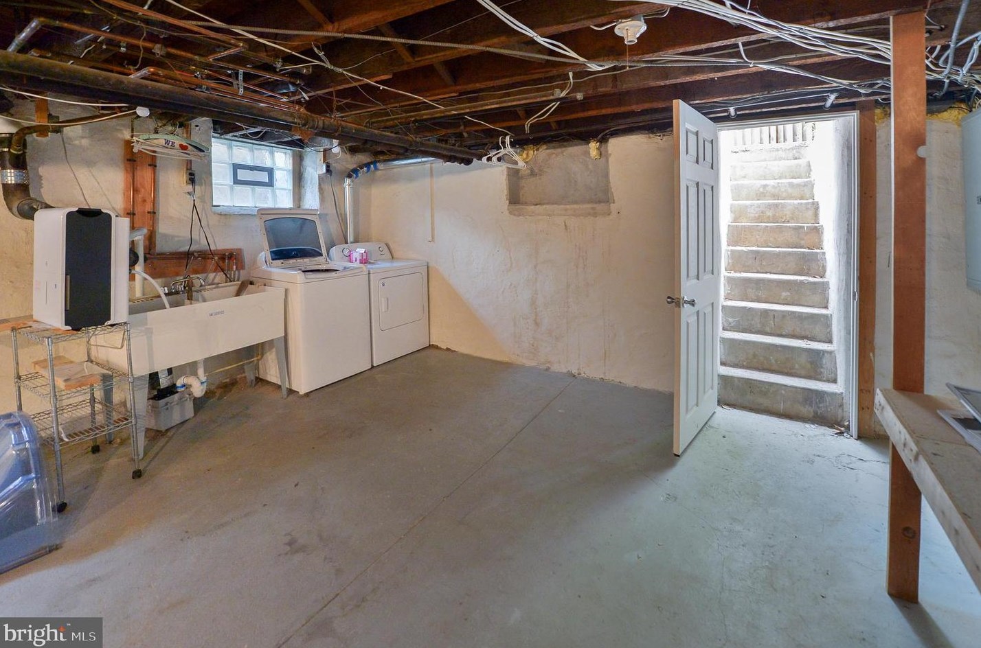 211 Lantwyn Ln, Penn Valley PA  19072-2005 exterior