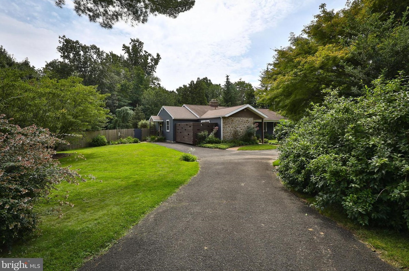 1486 Tallyho Rd, Meadowbrook, PA 19046-1032