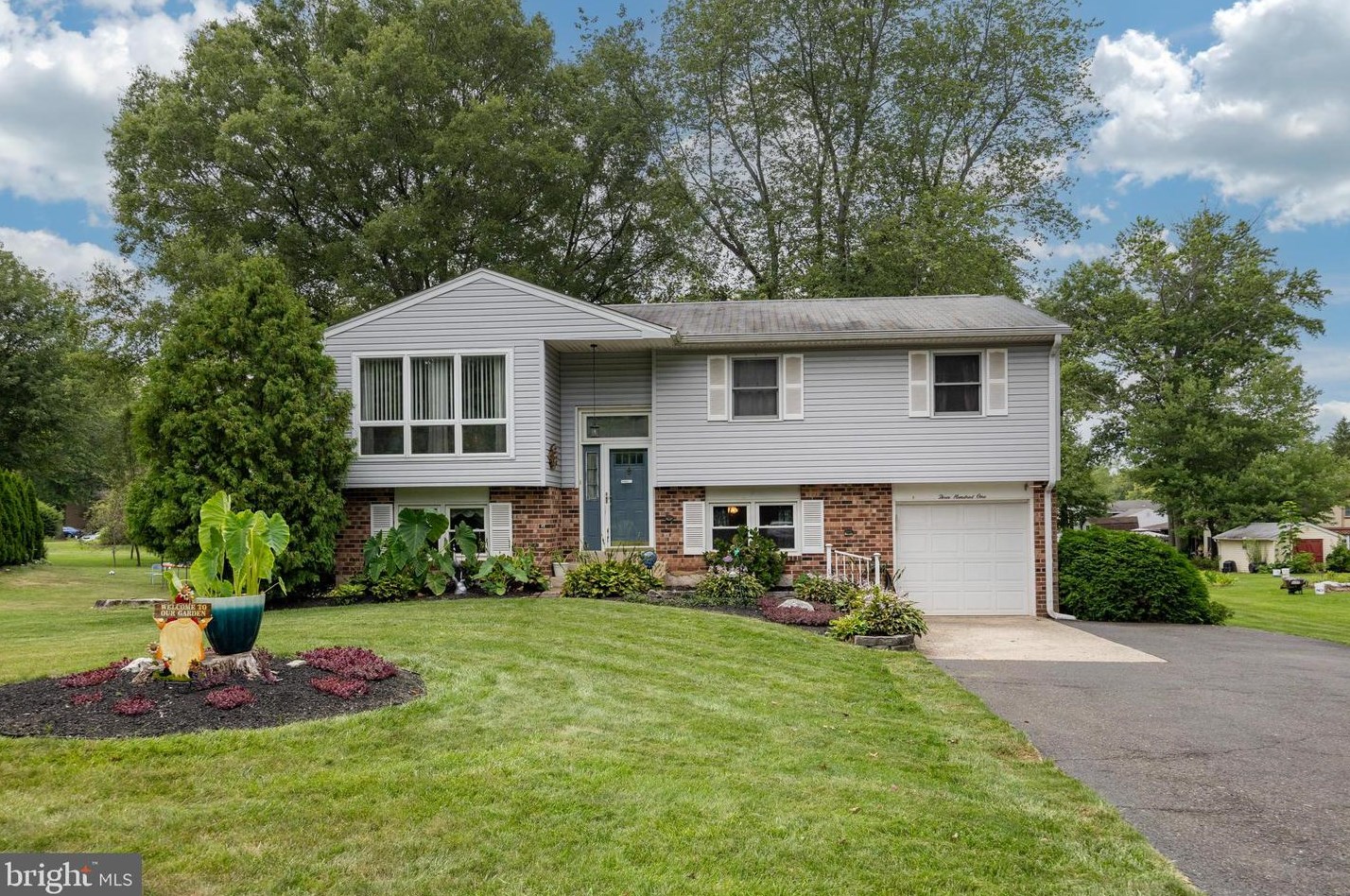 301 Logan Dr, Hatfield, PA 19440-3312