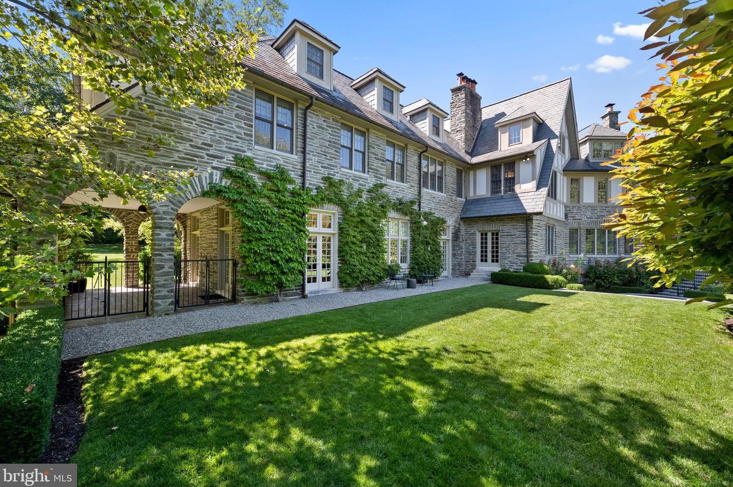423 N Spring Mill Rd, Ithan, PA 19085