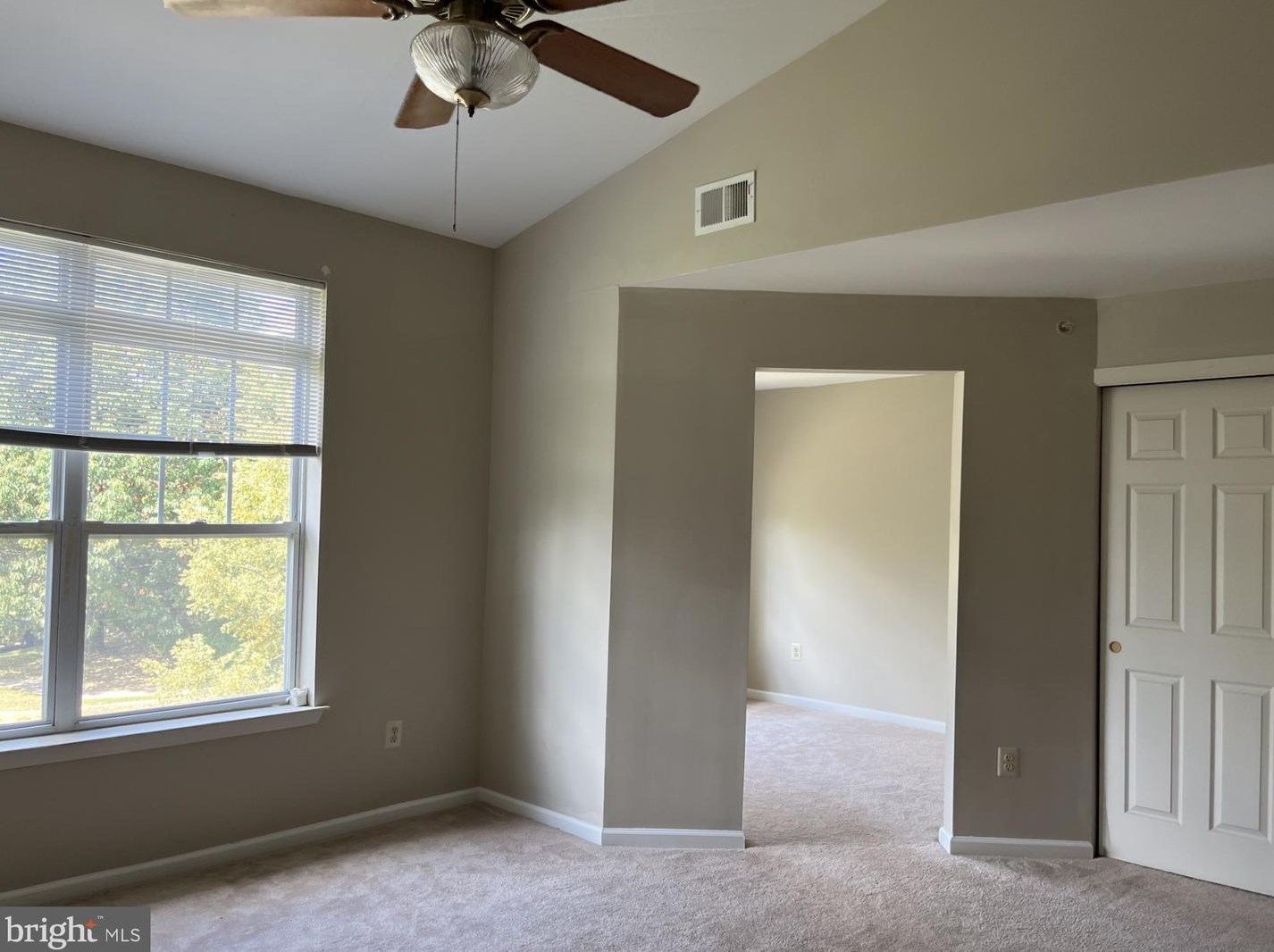 106 Dresher Woods Dr, Dresher, PA 19025