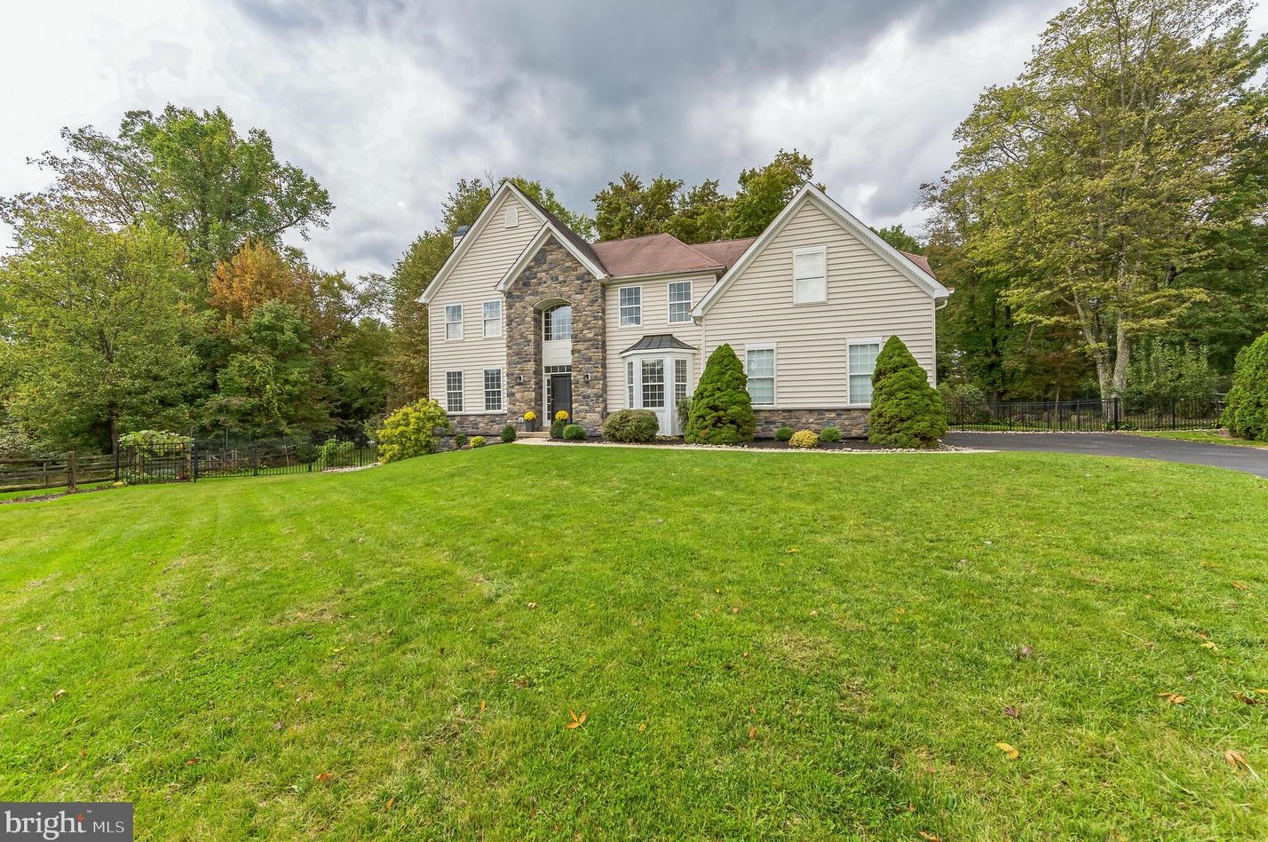405 Forest Ln, North Wales, PA 19454-2477