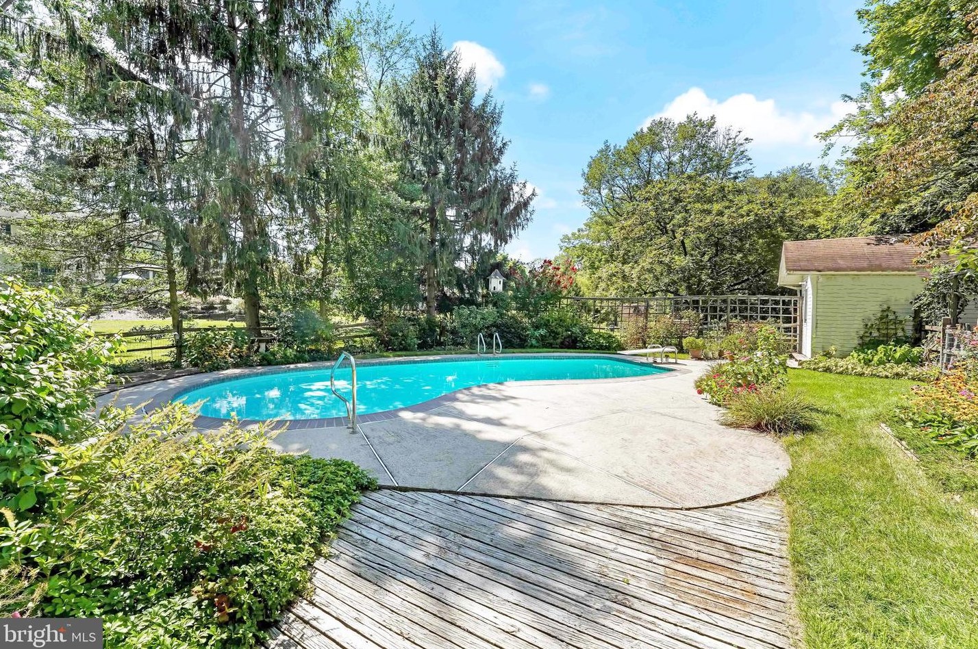 232 Lenape Dr, North Wales PA  19454-2311 exterior