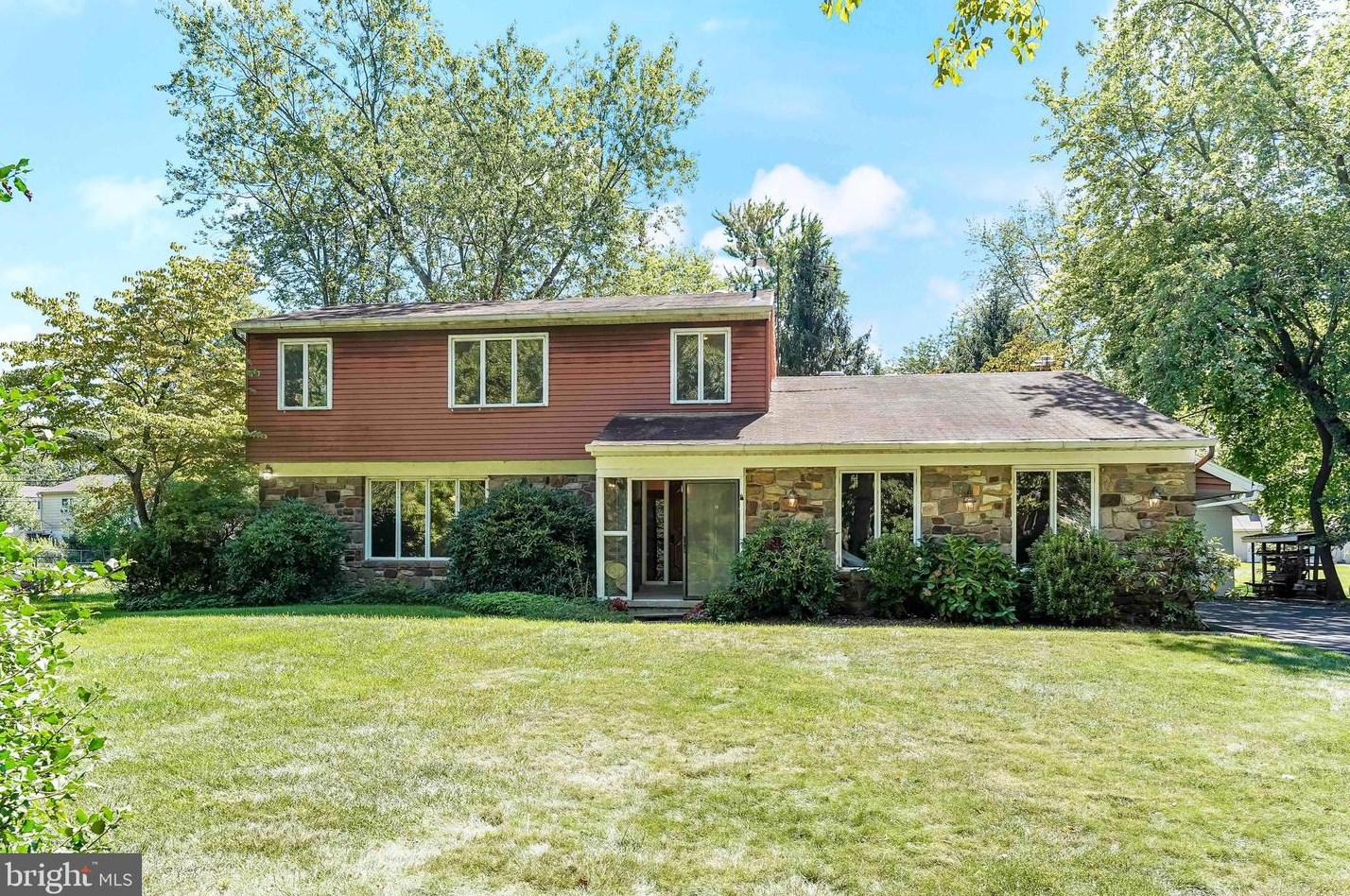 232 Lenape Dr, North Wales PA  19454-2311 exterior