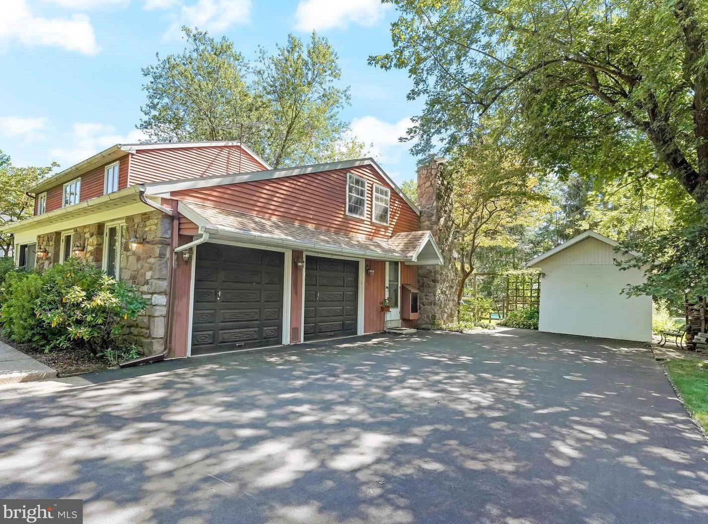 232 Lenape Dr, North Wales PA  19454-2311 exterior