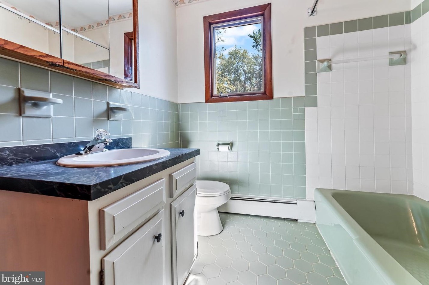 232 Lenape Dr, North Wales PA  19454-2311 exterior