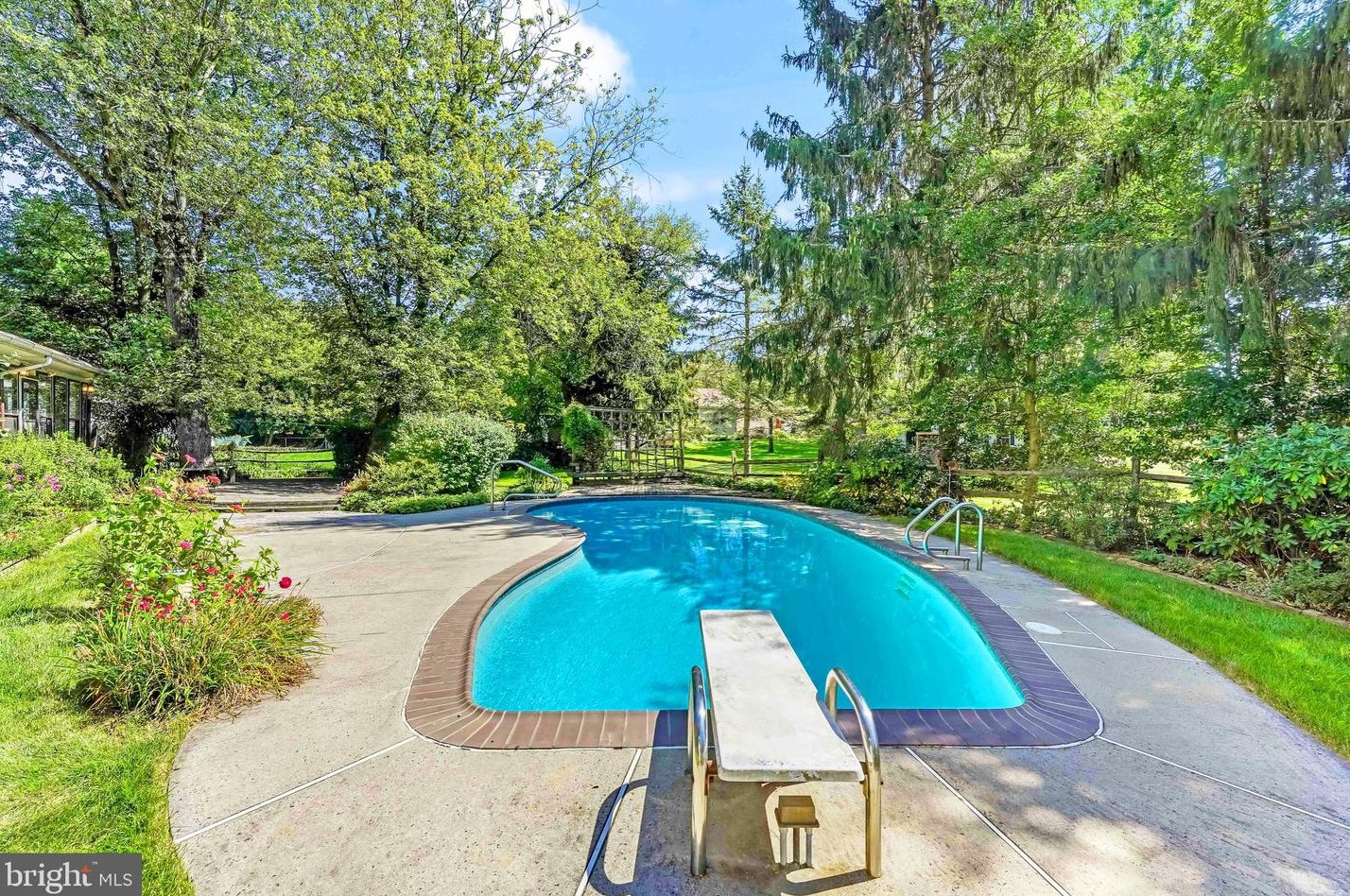 232 Lenape Dr, North Wales, PA 19454-2311