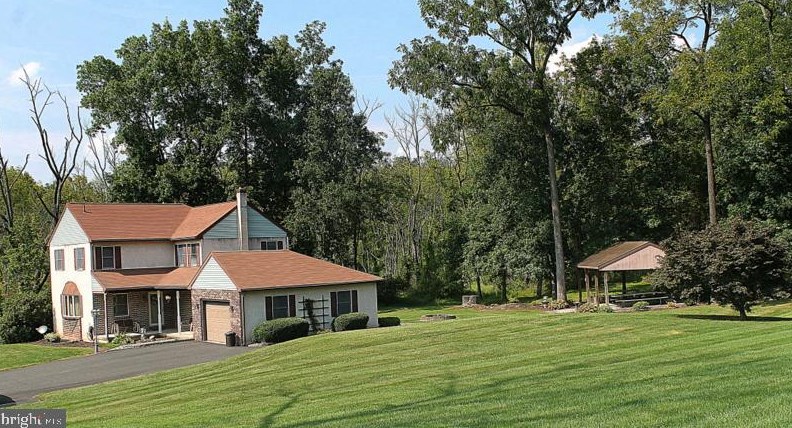 1991 Hoffmansville Rd, Frederick, PA 19435