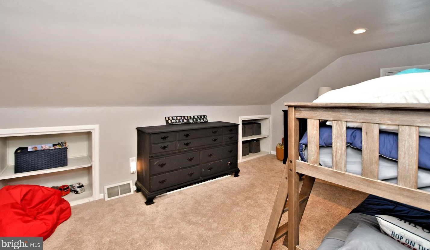 234 10 St, North Wales PA 19454-3019 exterior